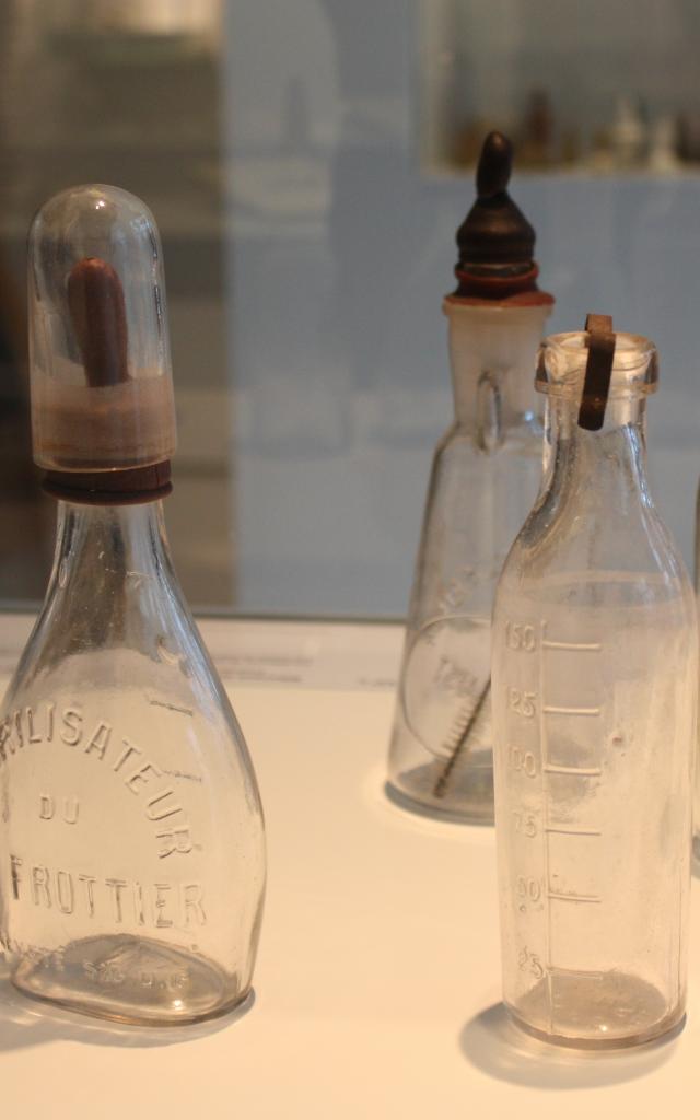 Musee Des Pêcheries - Baby bottles - Childhood collection