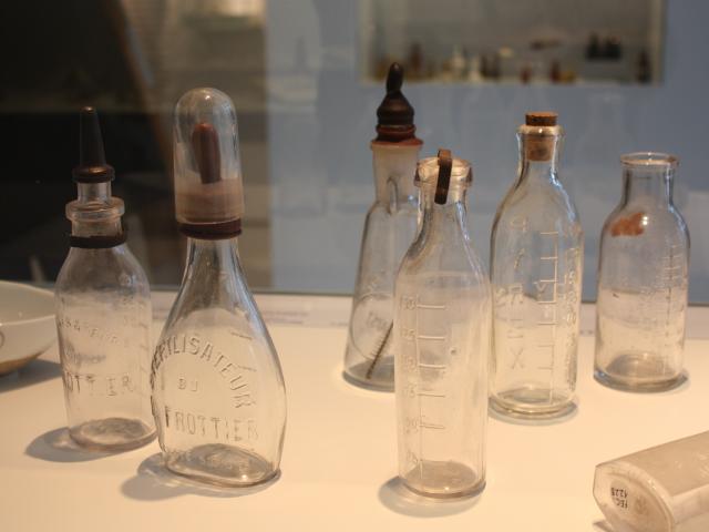 Musee Des Pêcheries - Baby bottles - Childhood collection