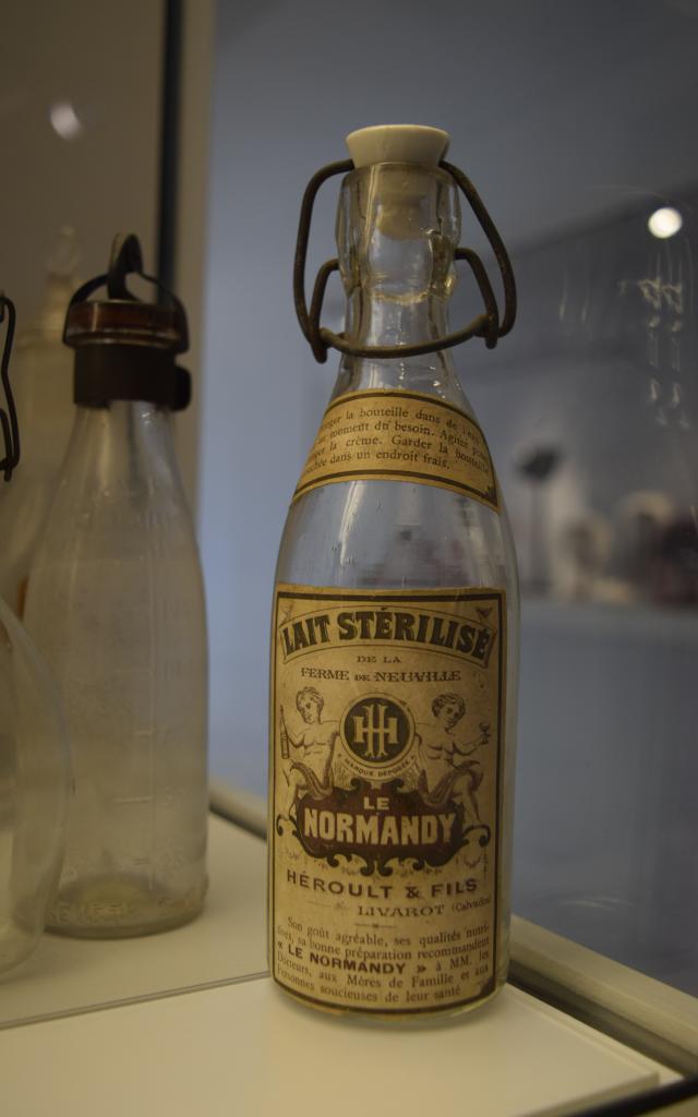 Musée Des Pêcheries - Baby bottles - Childhood collection