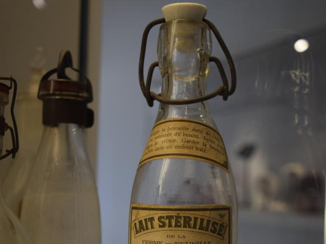 Musée Des Pêcheries - Baby bottles - Childhood collection