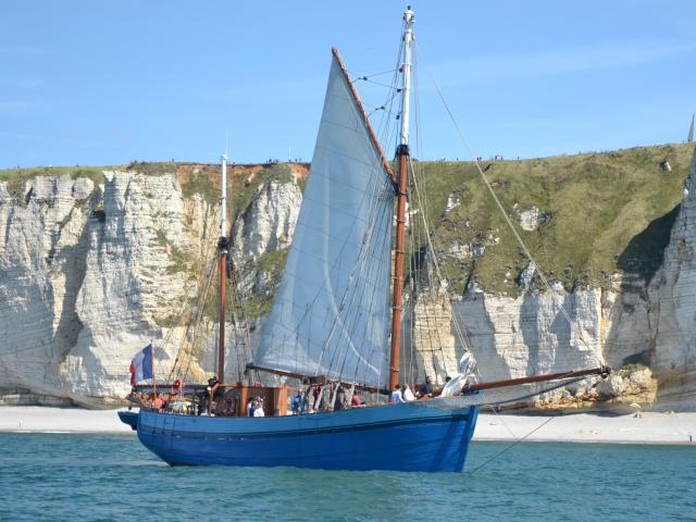 N°32 Tante Fine Devant Etretat 2 Sea outing in old sailing boat