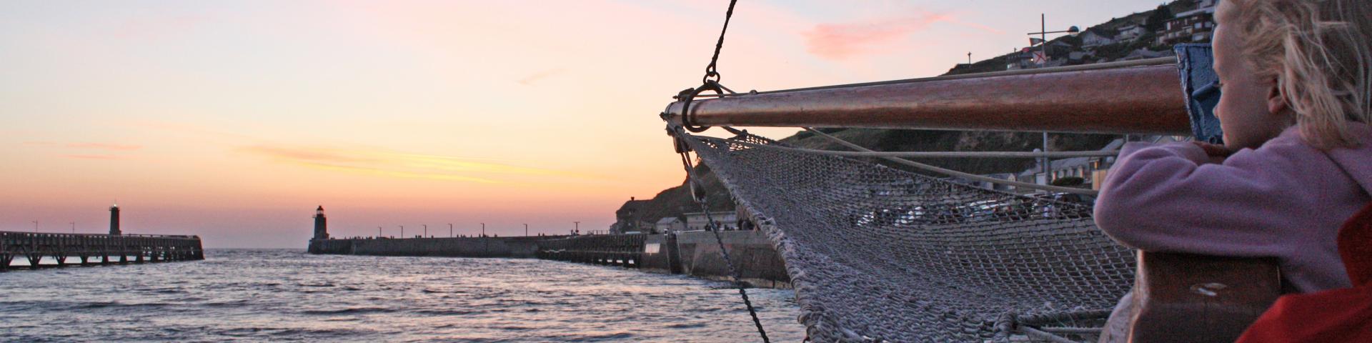 N°35 Les Phares Au Couchant Zee-uitstapje in een oud zeilschip