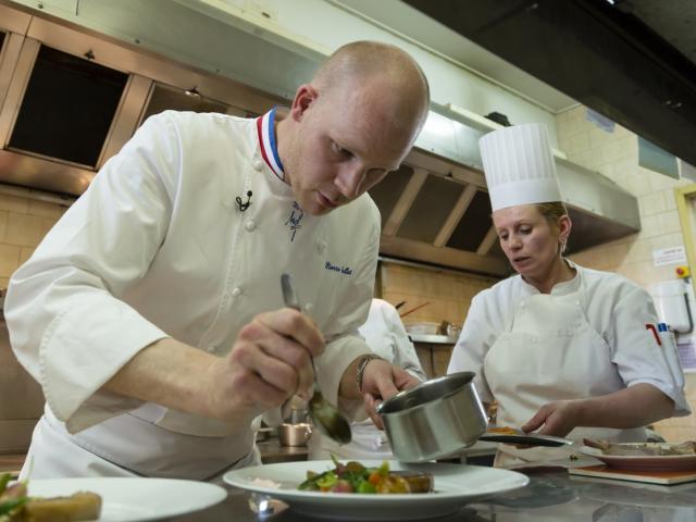 Pierre Caillet in de keuken