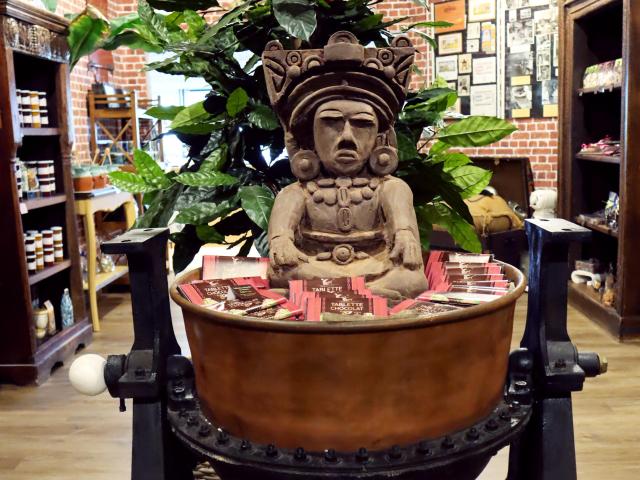 BOUTIQUE-LExtraordinaire-Voyage-du-Chocolat-CREDIT-OIT-FECAMP-IMG_2146.jpg