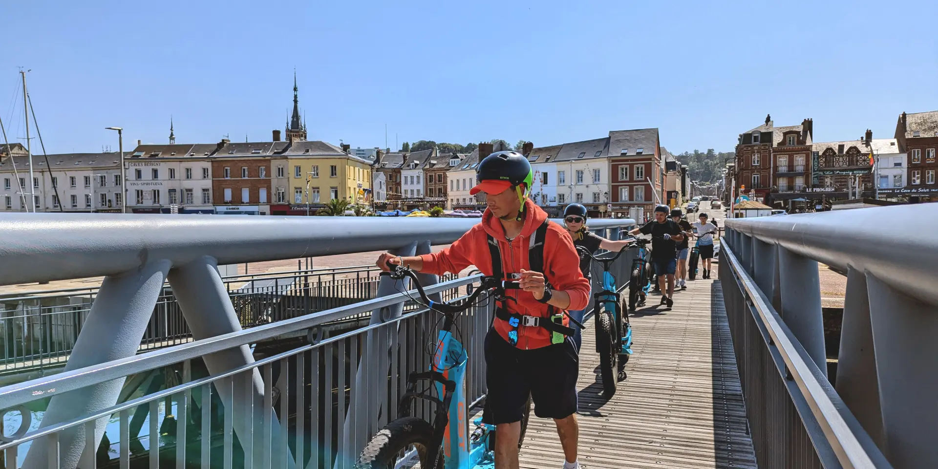 En trottinette électrique à Fécamp